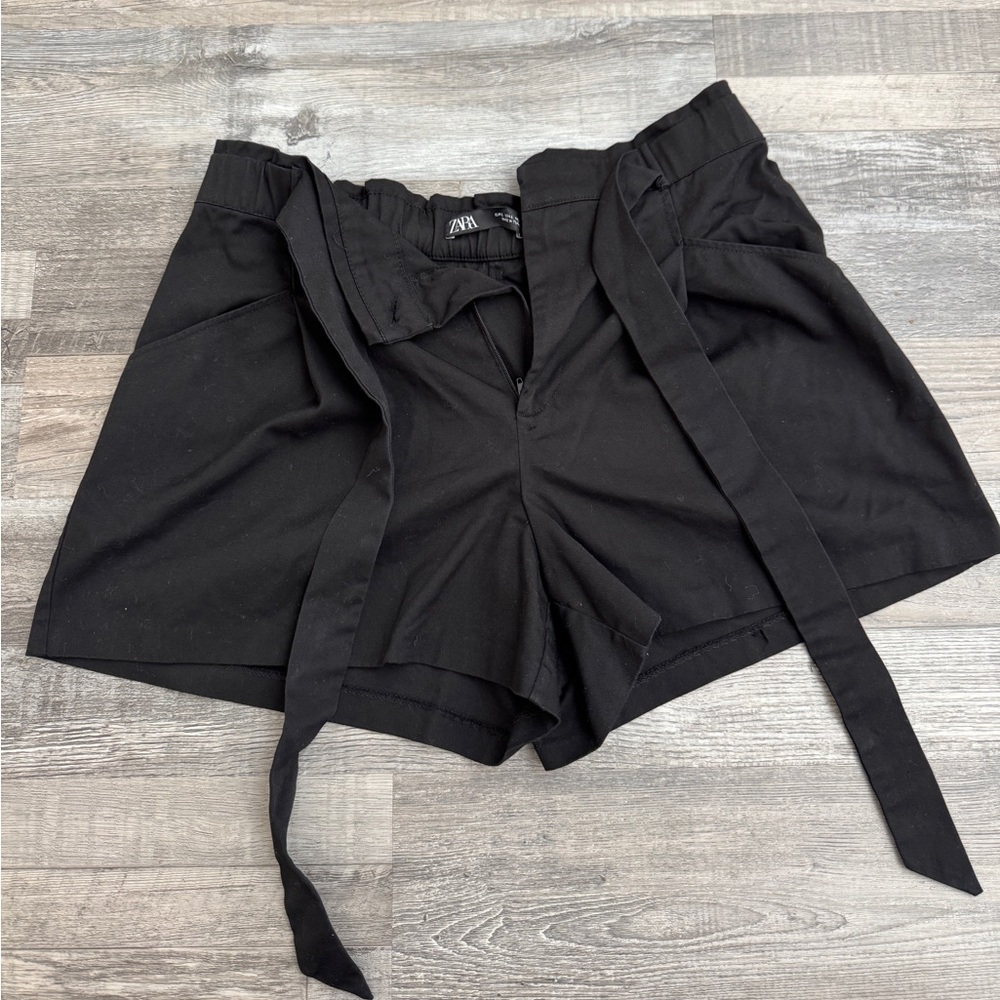 ZARA BELTED SHORTS